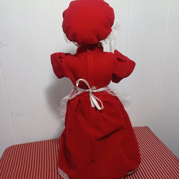 Vintage Mrs. Claus Figure - Picture 5 of 7